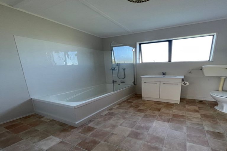 Photo of property in 26 Cheltenham Terrace, Newlands, Wellington, 6037