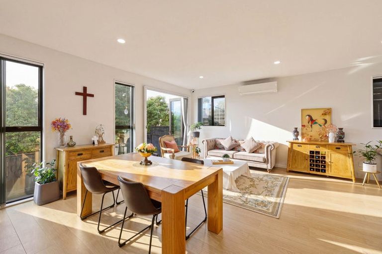 Photo of property in 9e Glenfern Road, Mellons Bay, Auckland, 2014