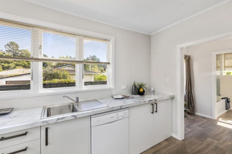 Photo of property in 358 Stokes Valley Road, Stokes Valley, Lower Hutt, 5019