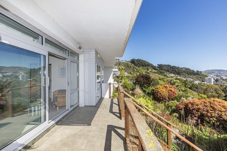 Photo of property in Beauport Apartments, 2/30 The Crescent, Roseneath, Wellington, 6011