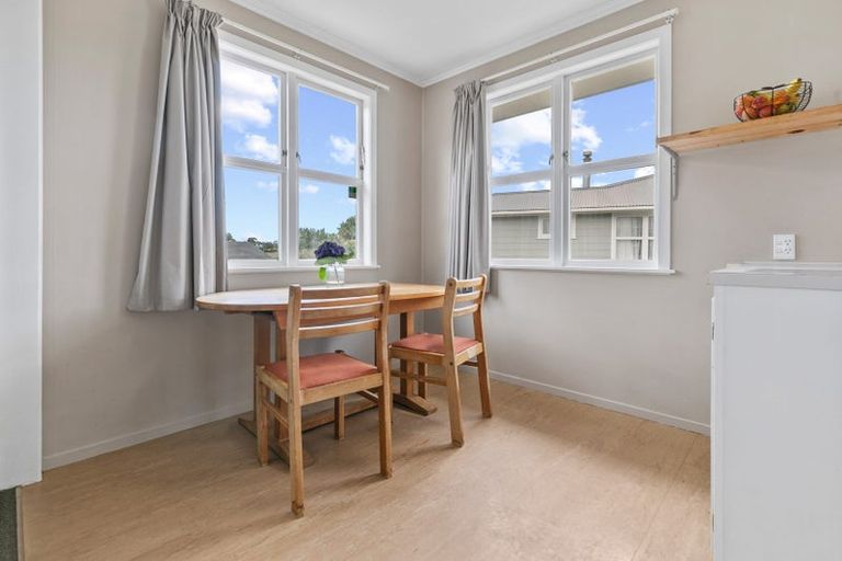 Photo of property in 14 Riverpark Crescent, Henderson, Auckland, 0610