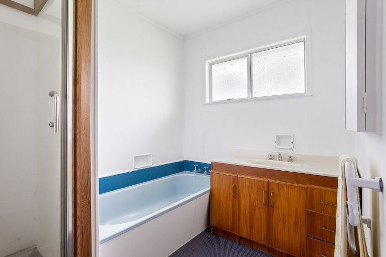 Photo of property in 276 Boord Crescent, Kumeu, 0891