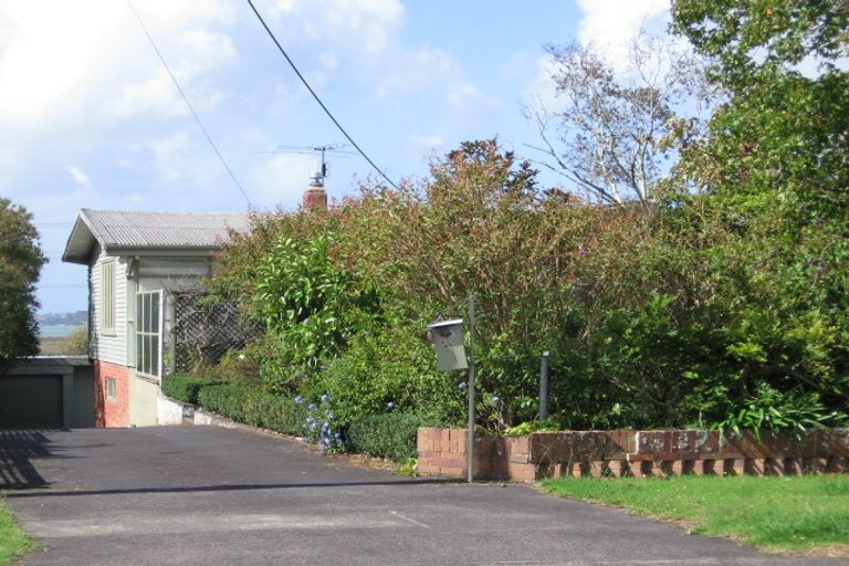Photo of property in 38 Covil Avenue, Te Atatu South, Auckland, 0610