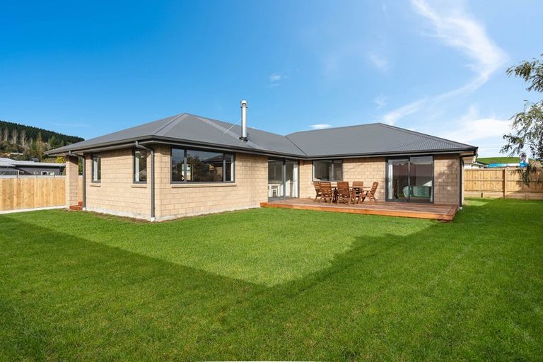 Photo of property in 2 Margate Street, Waihola, Milton, 9073