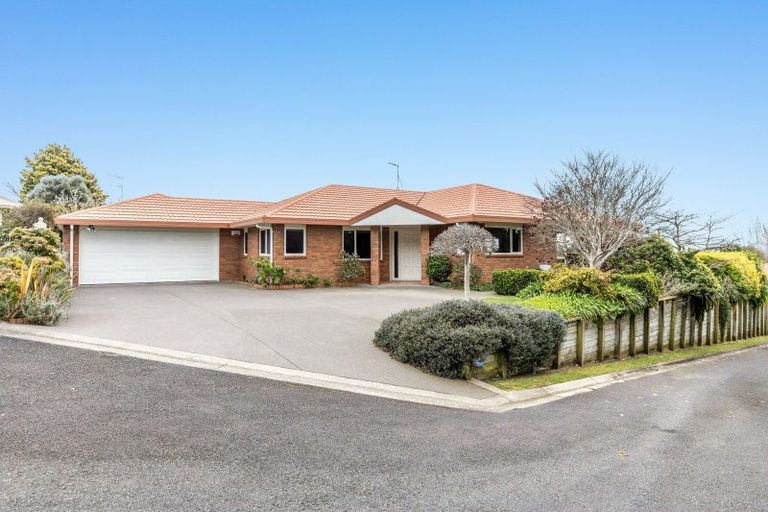 Photo of property in 18 Ashmore Drive, Frankleigh Park, New Plymouth, 4310
