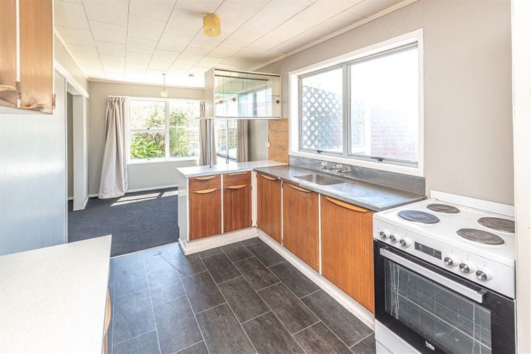 Photo of property in 112 Hinau Street, Castlecliff, Whanganui, 4501