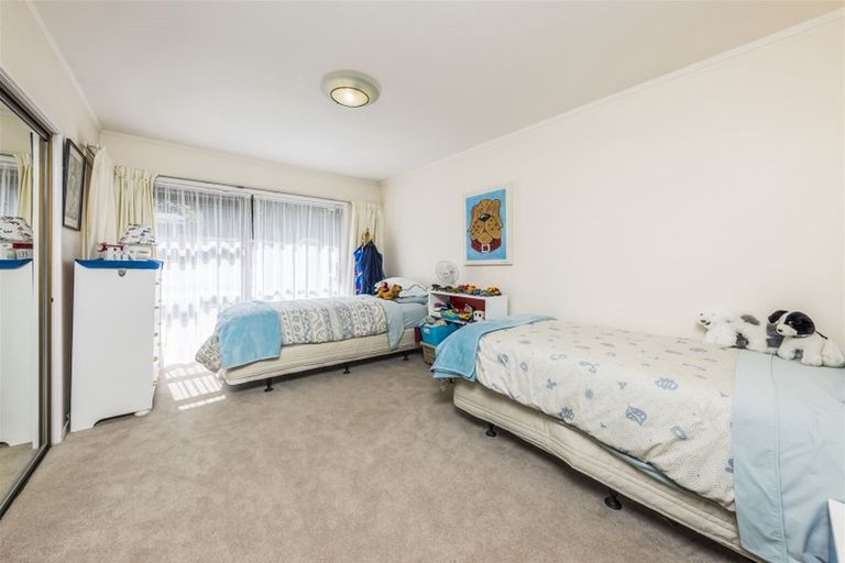 Photo of property in 26 Scenic Drive, Hillpark, Auckland, 2102