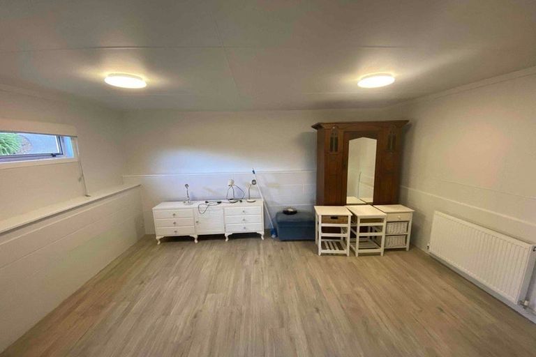 Photo of property in 176 Miromiro Road, Normandale, Lower Hutt, 5010