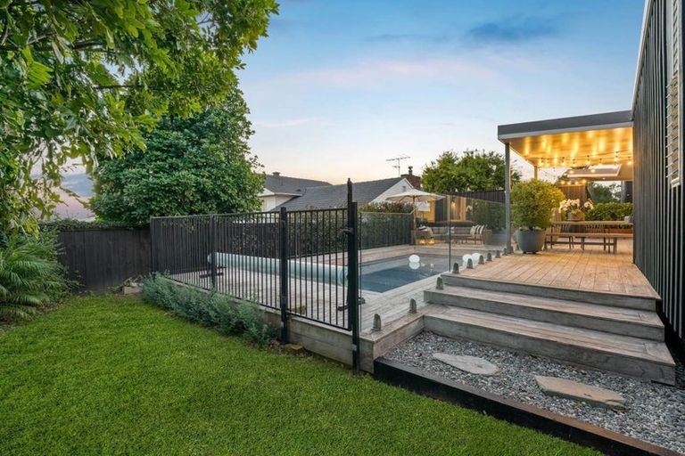 Photo of property in 14 The Anchorage, Sunnyhills, Auckland, 2010