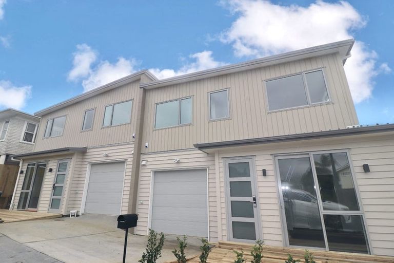 Photo of property in 2b Crystal Avenue, Te Atatu South, Auckland, 0602