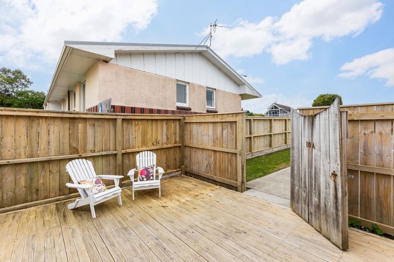 Photo of property in 10a Main Road, Titahi Bay, Porirua, 5022