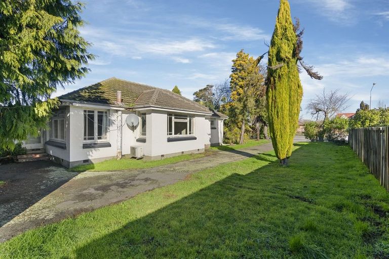 Photo of property in 122 Memorial Avenue, Burnside, Christchurch, 8053