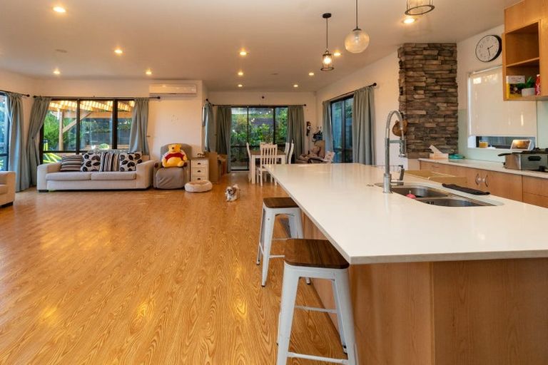 Photo of property in 8 San Casello Rise, Henderson, Auckland, 0612