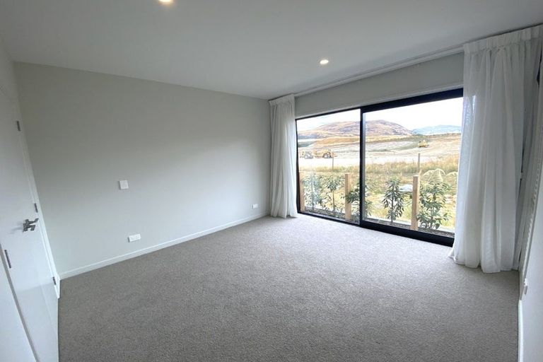 Photo of property in 12 Chapman Way, Jacks Point, 9371