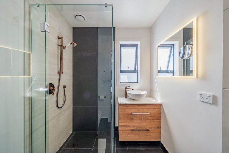 Photo of property in 3 Cirrus Close, Newlands, Wellington, 6037