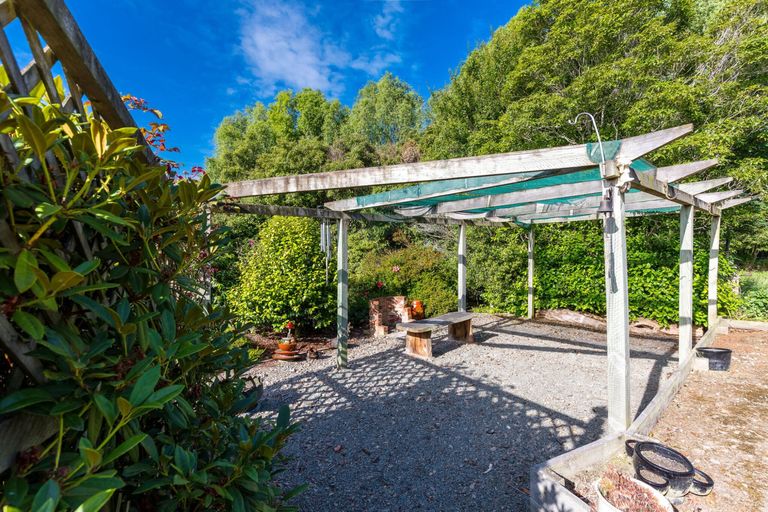 Photo of property in 84 Timaru Road, Waimate, 7924