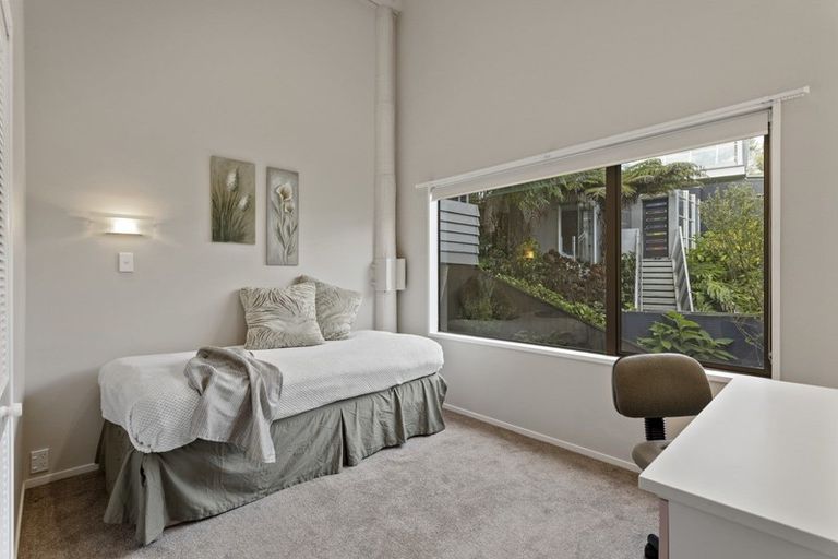 Photo of property in 35 Rosecamp Road, Beach Haven, Auckland, 0626