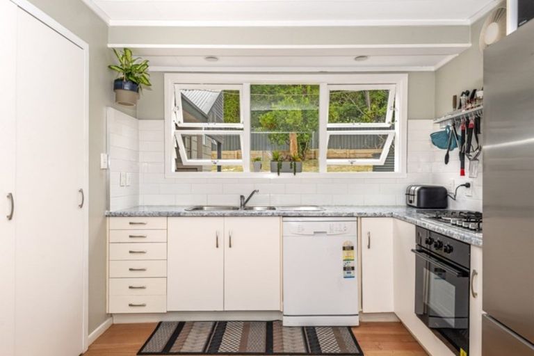 Photo of property in 35 Seddon Crescent, Whataupoko, Gisborne, 4010