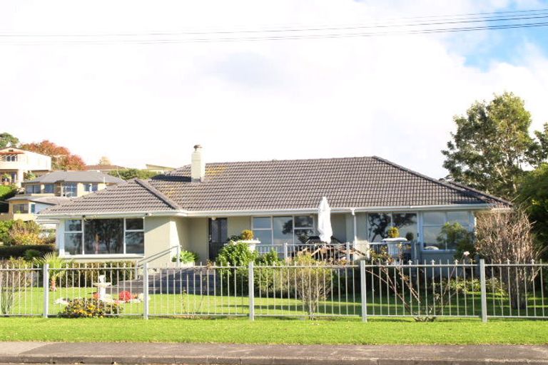 Photo of property in 15 Shelly Beach Parade, Cockle Bay, Auckland, 2014