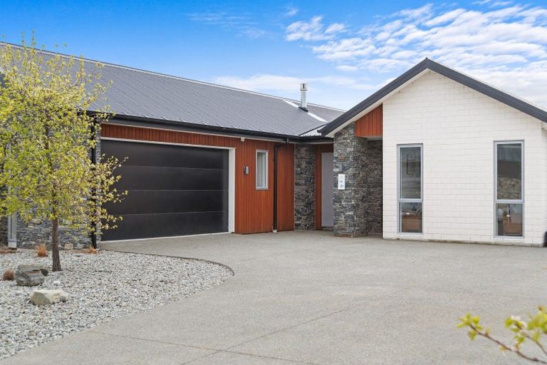Photo of property in 25 Mistake Drive, Lake Tekapo, 7999