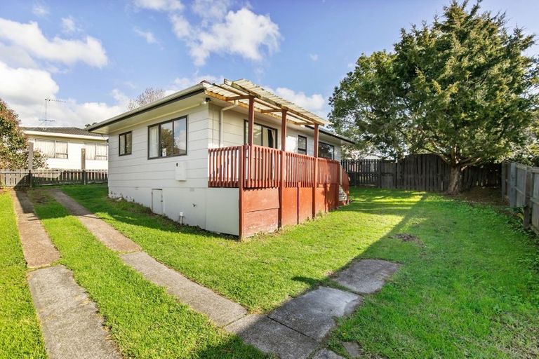 Photo of property in 2/35 Secretariat Place, Randwick Park, Auckland, 2105