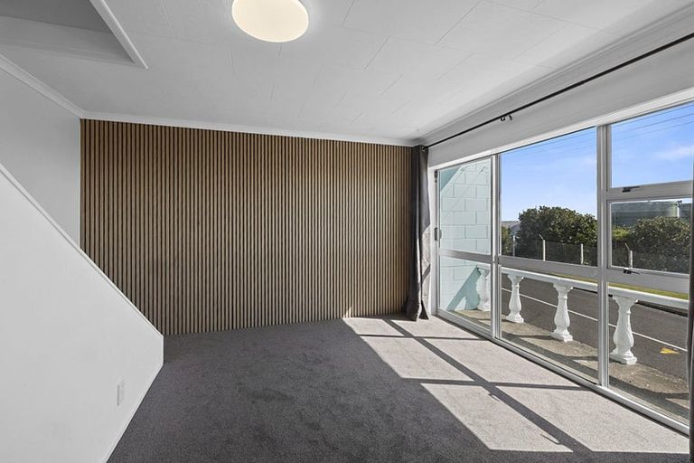 Photo of property in 27a Port View Crescent, Moturoa, New Plymouth, 4310