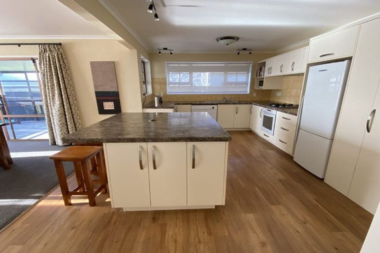 Photo of property in 19 Wallace Place, Hokowhitu, Palmerston North, 4410