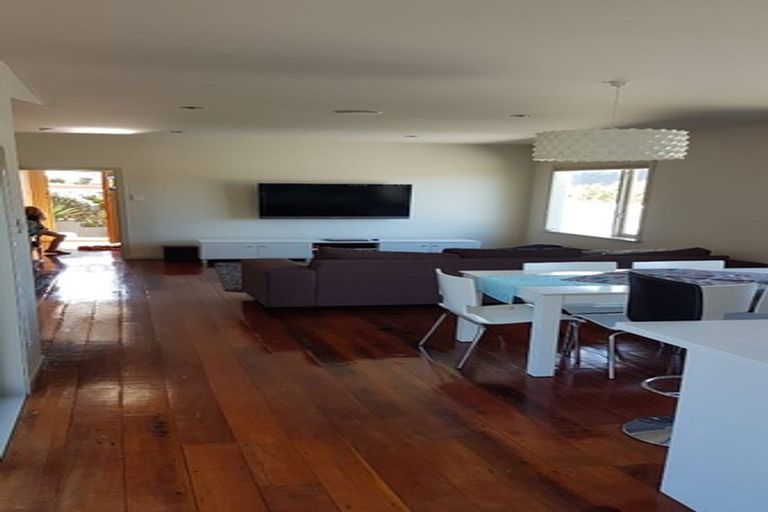 Photo of property in 9 Cam Street, Island Bay, Wellington, 6023