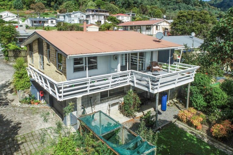 Photo of property in 50b Milton Terrace, Picton, 7220