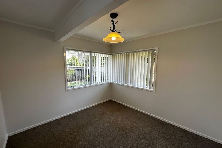 Photo of property in 2/88 Aviemore Drive, Highland Park, Auckland, 2010