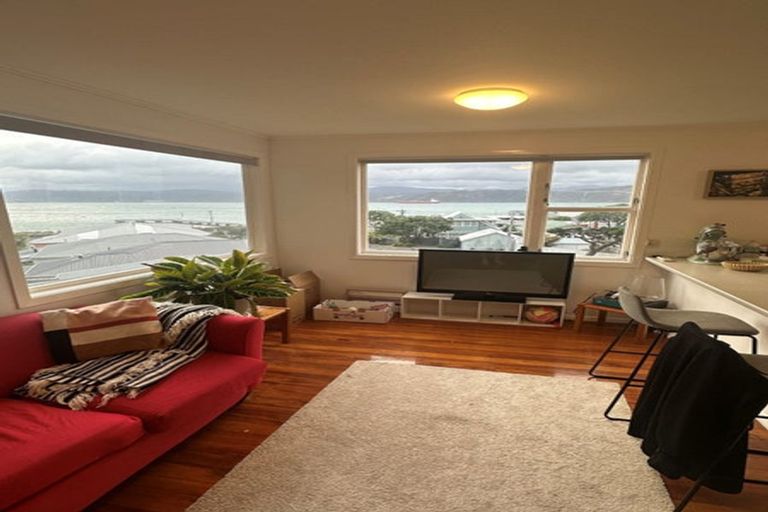 Photo of property in 12 Pinelands Avenue, Seatoun, Wellington, 6022