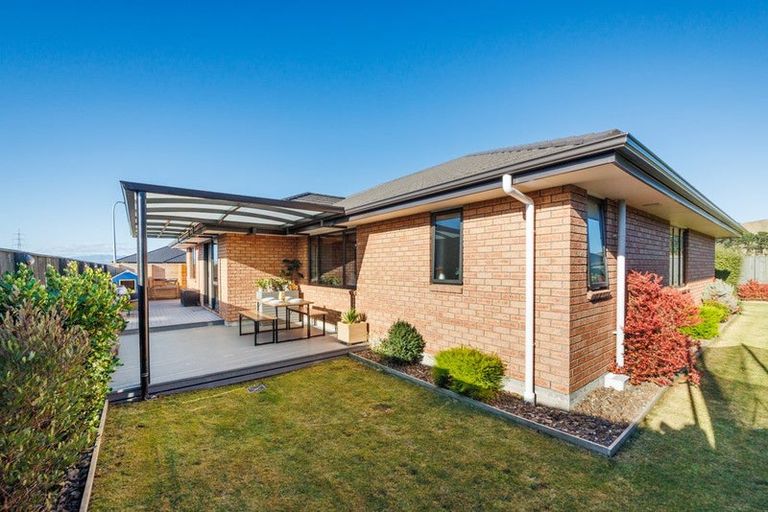 Photo of property in 34 Cyprus Place, Fitzherbert, Palmerston North, 4410