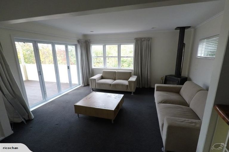 Photo of property in 32 Peter Terrace, Castor Bay, Auckland, 0620