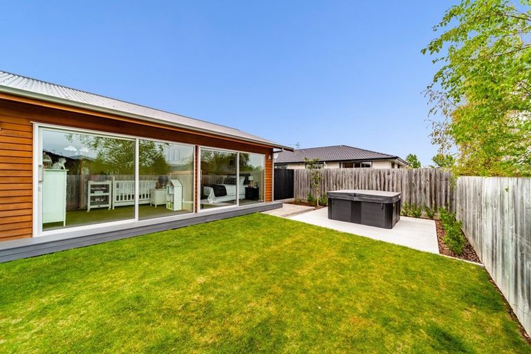 Photo of property in 76 Belgrove Drive, Waipukurau, 4200