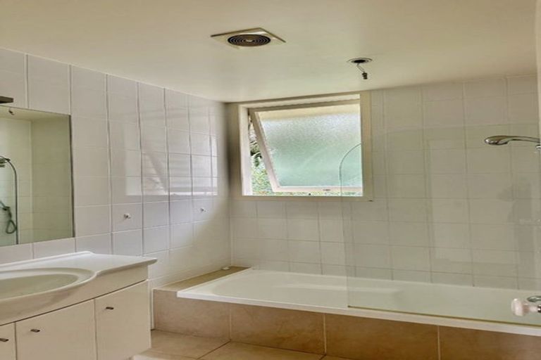 Photo of property in 4 Clematis Avenue, Murrays Bay, Auckland, 0630