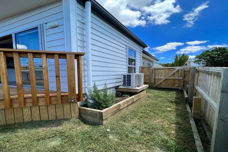 Photo of property in 78a Lincoln Park Avenue, Massey, Auckland, 0614