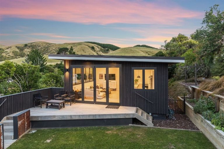 Photo of property in 114 Muri Road, Pukerua Bay, 5026