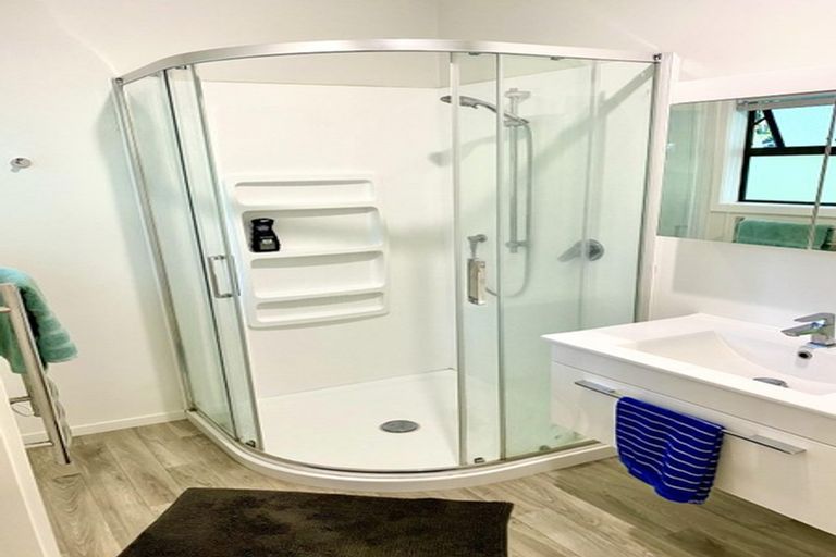 Photo of property in 2/660 Beach Road, Browns Bay, Auckland, 0630