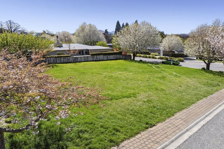 Photo of property in 14 Old Station Avenue, Wanaka, 9305