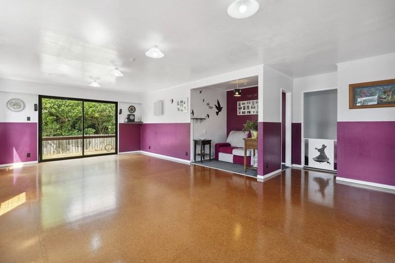 Photo of property in 25 Ngatitoa Street, Tawa, Wellington, 5028