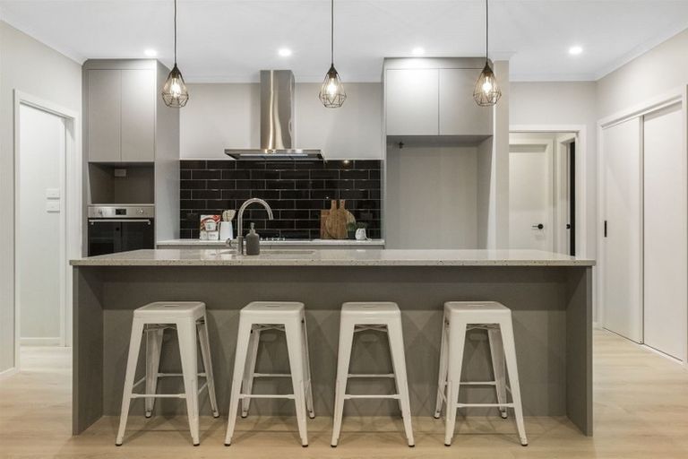 Photo of property in 20 Rotorua Grove, Aotea, Porirua, 5024