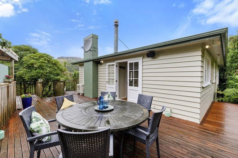 Photo of property in 5 Richmond Hill, Glenside, Wellington, 6037