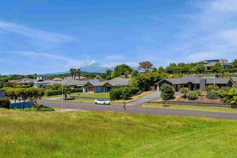 Photo of property in 20 Links Drive, Waiwhakaiho, New Plymouth, 4312