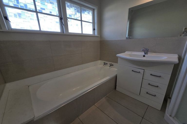 Photo of property in 67 Redoubt Road, Goodwood Heights, Auckland, 2105