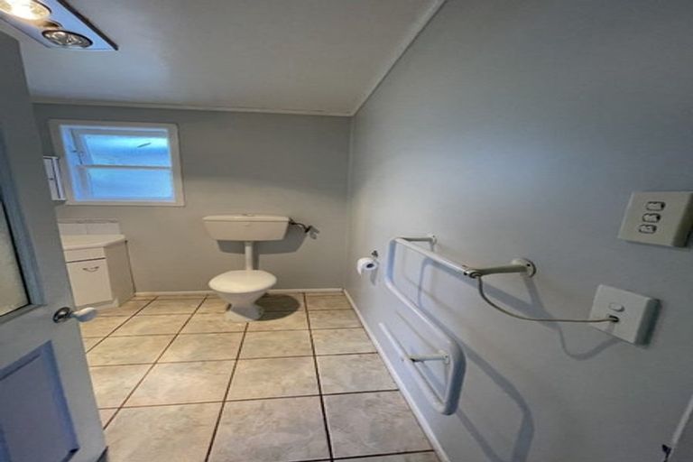 Photo of property in 68a Flanshaw Road, Te Atatu South, Auckland, 0610