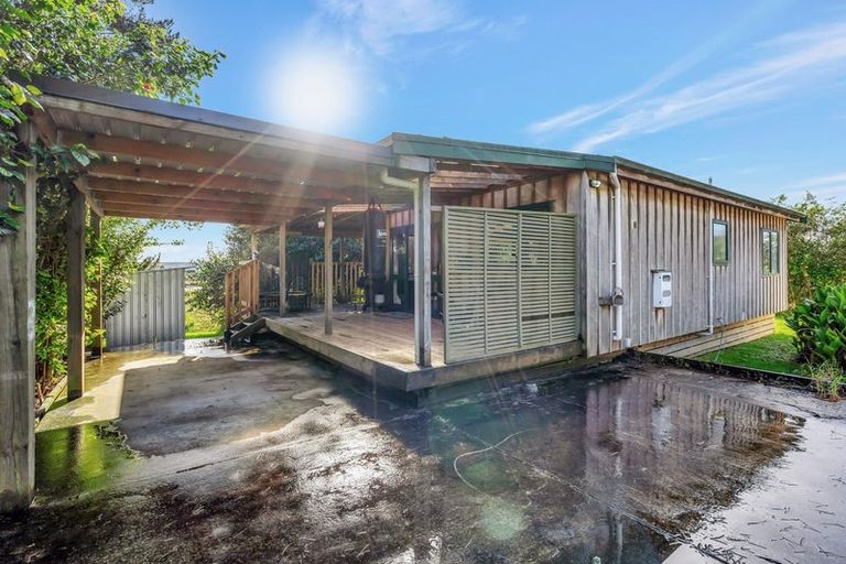Photo of property in 60 Cobham Crescent, Kelston, Auckland, 0602