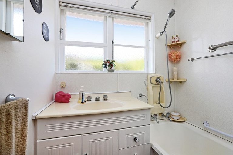 Photo of property in 10 Mill Road, Clive, 4102