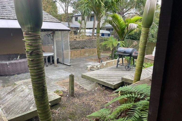 Photo of property in 2/4 Lyons Avenue, Murrays Bay, Auckland, 0630