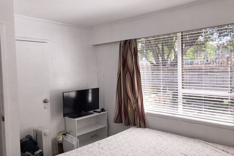 Photo of property in 1/25 Aotearoa Terrace, Murrays Bay, Auckland, 0630