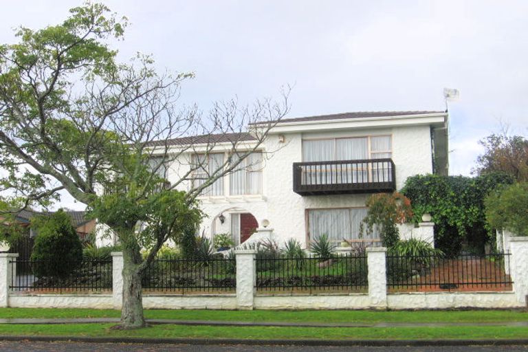 Photo of property in 140 Fisher Parade, Farm Cove, Auckland, 2012
